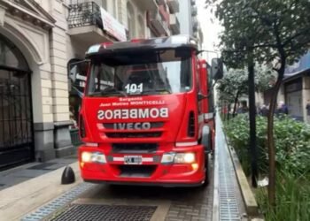 CAYO UN RAYO EN PLENO MICROCENTRO.