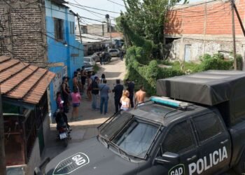 Tres de Febrero: Tres personas heridas tras tiroteo .