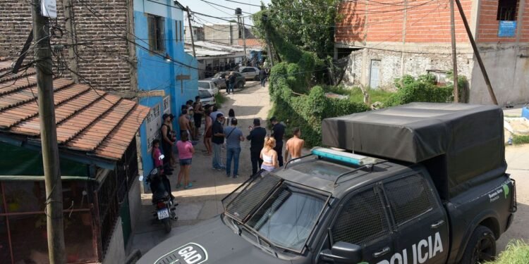 Tres de Febrero: Tres personas heridas tras tiroteo .
