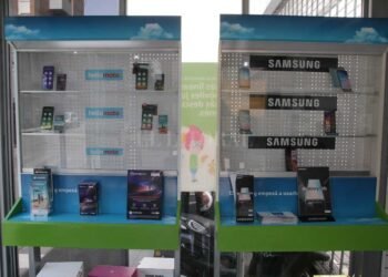 MERLO : ROBO UN CELULAR A  UN  COMERCIANTE EN PLENA ZONA CENTRICA .