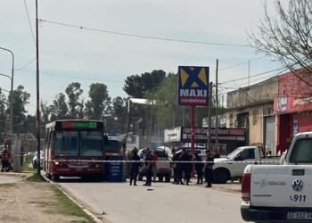 MERLO : COLECTIVO CHOCA A MOTO Y FALLECE EL  CONDUCTOR .