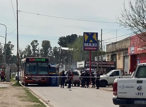 MERLO : COLECTIVO CHOCA A MOTO Y FALLECE EL  CONDUCTOR .