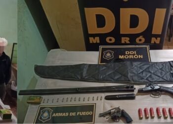 Tensión vecinal en Merlo norte: jubilado de 88 años amenazó a albañiles con una escopeta y tenía un arsenal en su casa.