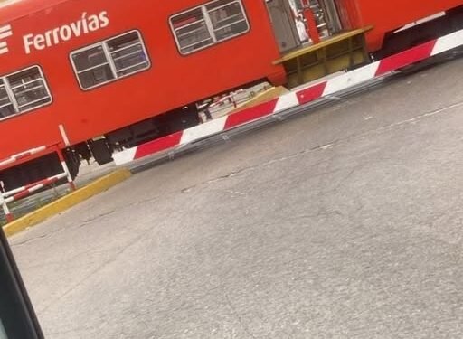 Grand Bourg: Una joven fue arrollada por el tren y está en estado crítico.