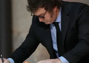 Milei vetó la Ley de Financiamiento Universitario y la Ley de Emergencia Pediátrica: fuerte crítica al Congreso y advertencia fiscal.