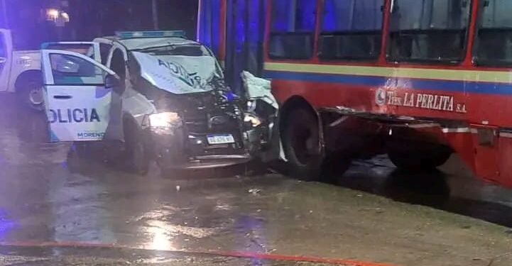 MORENO : CHOCO  UN PATRULLERO QUE ESTABA EN PERSECUCION CONTRA UN COLECTIVO DE LA PERLITA .