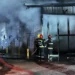 Un voraz incendio destruyó una fábrica de yogures en Villa Rosa Pilar .