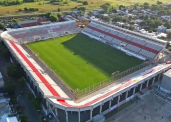 MORON: DEPORTIVO MORON 1  ESTUDIANTES DE BUENOS AIRES 1 .