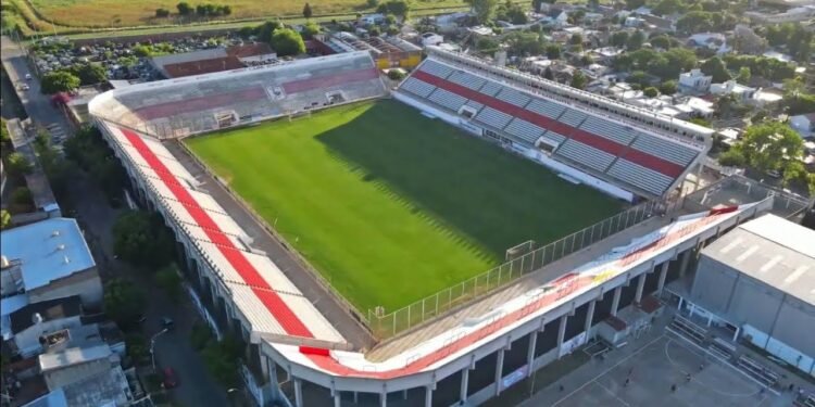 MORON: DEPORTIVO MORON 1  ESTUDIANTES DE BUENOS AIRES 1 .
