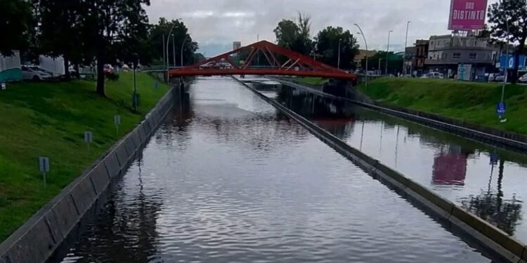 Inundaciones en Ciudadela y San Martin , Caseros , Merlo: Vecinos enfrentan negligencia en la limpieza de sumideros y alcantarillas, el agua ingreso en sus viviendas