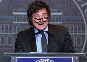 Reforma laboral: el borrador del Gobierno propone jornadas de 13 horas, sin indemnización y con vacaciones flexibles.