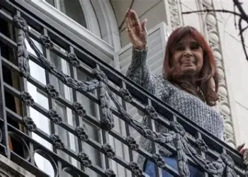 Denunciaron penalmente a Milei por abuso de autoridad tras declarar que decidió encarcelar a Cristina Kirchner.
