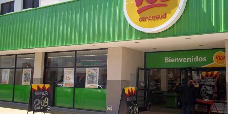 Cencosud cerró su sucursal de Hurlingham : Incertidumbre entre los trabajadores y preocupación en la comunidad.