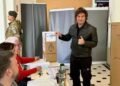 Denuncian a Javier Milei por Violación de la Veda Electoral: Un «Pulgar Arriba» que Podría Impugnar su Voto.