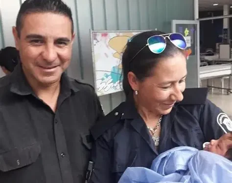 Sargento salvó la vida de una niña durante una guardia dominical en Malvinas Argentinas.