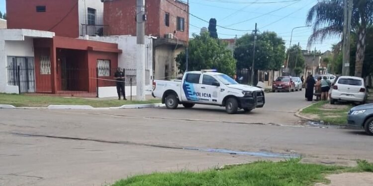 Violento robo en Villa Dorrego: una mujer de 78 años murió dentro de su vivienda y la Justicia investiga las causas.
