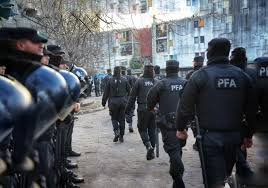 Ciudadela: Un delincuente herido y detenido tras enfrentarse a tiros con la Policía.