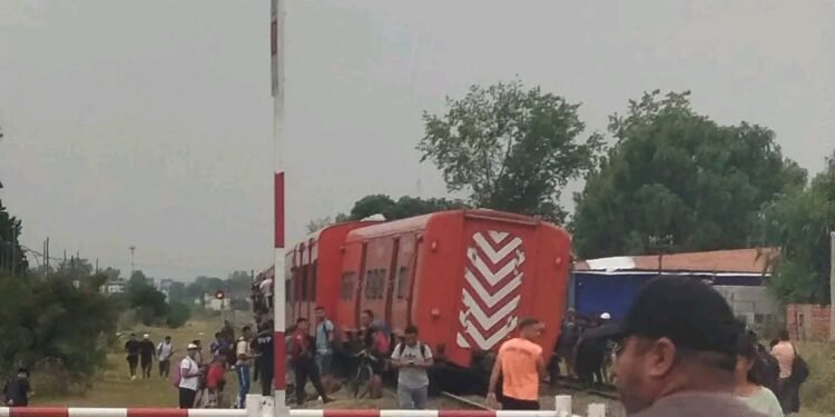 Descarriló un tren de la línea Belgrano Norte cerca de la estación Villa Rosa: evacuaron a los pasajeros sin heridos.