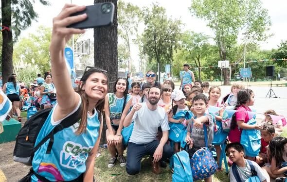 Hurlingham inauguró la colonia de verano en el Polideportivo Municipal.