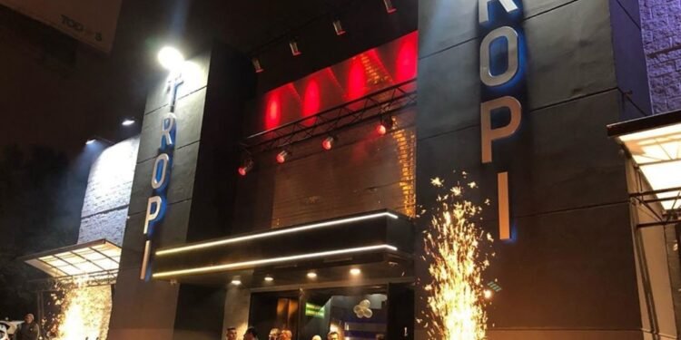 PELEA A METROS DEL TROPITANGO.