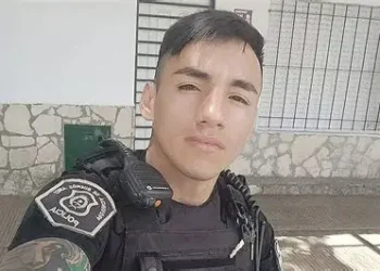 JOSE C PAZ : ROBAN A UN POLICIA .