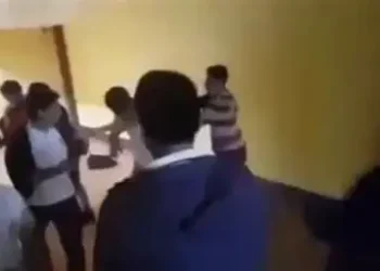 COLEGIOS SECUNDARIOS CON AMENAZA DE MUERTE .