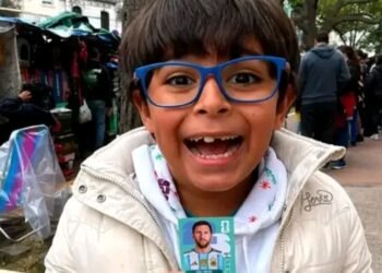 CASTELAR : NIÑO COMPLETO ALBUN DEL MUNDIAL .