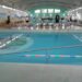 HURLINGHAM : EL POLIDEPORTIVO DA CLASE DE NATACION A ALUMNOS DE 4 GRADO .