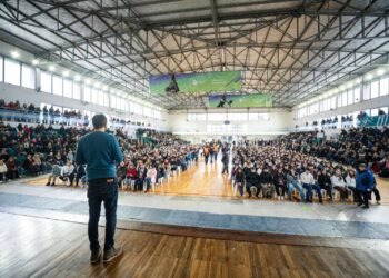 HURLINGHAM: ENTREGRO MAS DE 700 LICENCIAS DE CONDUCIR A JOVENES .
