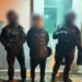 La Policía de la Ciudad detuvo en la Villa 1-11-14 del Bajo Flores a un hombre de 25 años con domicilio en el partido bonaerense de San Martín, quien estaba prófugo y registraba tres pedidos de captura vigentes por causas vinculadas a robo agravado y privación ilegítima de la libertad.