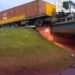GRAVE ACCIDENTE EN PANAMERICANA: UN CAMIÓN PERDIÓ EL CONTROL, ROMPIÓ PARTE DE UN PUENTE Y DEJÓ HERIDOS