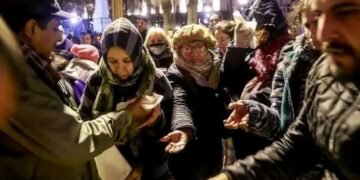 CONGRESO Y PLAZA DE MAYO HACEN OLLAS POPULARES .