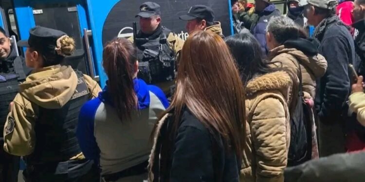 OTRA VEZ AGREDIERON A UN GAURDA DEL TREN SARMIENTO .