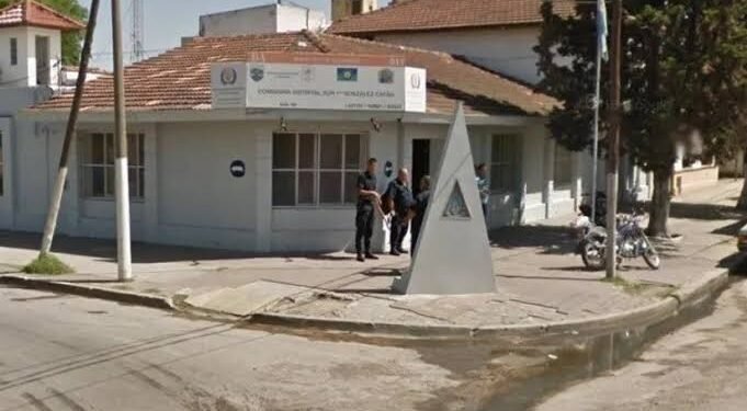 Último momento :ACABAN DE ASESINAR A UNA CHICA EN GONZÁLEZ CATÁN.