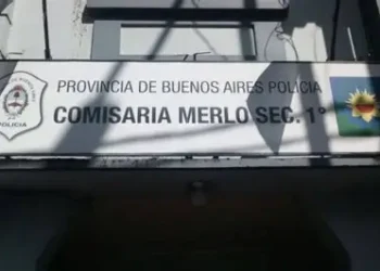 MERLO :MOTOCHORROS ROBAN A REPATIDOR DE PEDIDO YA .