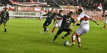 EL GALLO GANO EL CLASICO Y QUEDO PUNTERO DE SU ZONA .