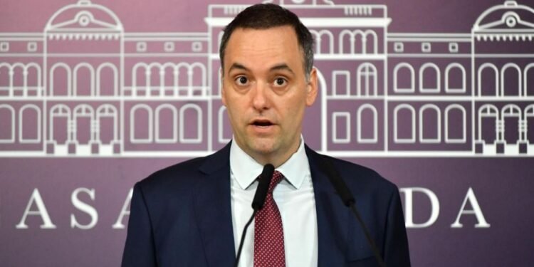 ADORNI DECLARÓ QUE ENCONTRO 800 MIL DÓLARES EN UN PENDRIVE Y «LOS USÓ»