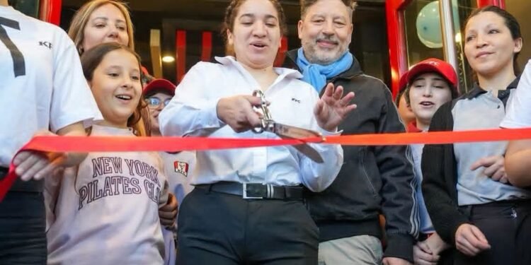 Merlo: El intendente Menéndez se hizo presente en la inauguración de KFC.