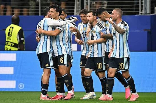ARGENTINA GANO 2 A 0 A AUSTRIA CON DOBLETE DE MESSI .