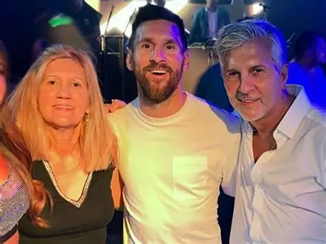 EL PADRE DE LIONEL MESSI REGRESÓ A ROSARIO TRAS SUPERAR SU CUADRO MÉDICO.