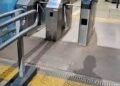 LINEA SAN MARTIN PASAJEROS SE QUEJAN QUE NO FUNCIONAN LOS MOLINETES Y CUANDO SUBEN AL TREN LE COBRAN MULTAS.