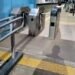 LINEA SAN MARTIN PASAJEROS SE QUEJAN QUE NO FUNCIONAN LOS MOLINETES Y CUANDO SUBEN AL TREN LE COBRAN MULTAS.
