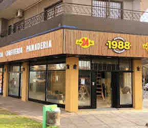HURLINGHAM:  CADENA DE PANADERIA  ABRE NUEVO LOCAL Y BUSCA PERSONAL.
