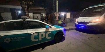 Desarticulan un presunto punto de venta de drogas en Hurlingham: dos detenidos.