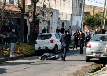 Avellaneda: un policía retirado se enfrentó a motochorros y uno de los sospechosos murió.