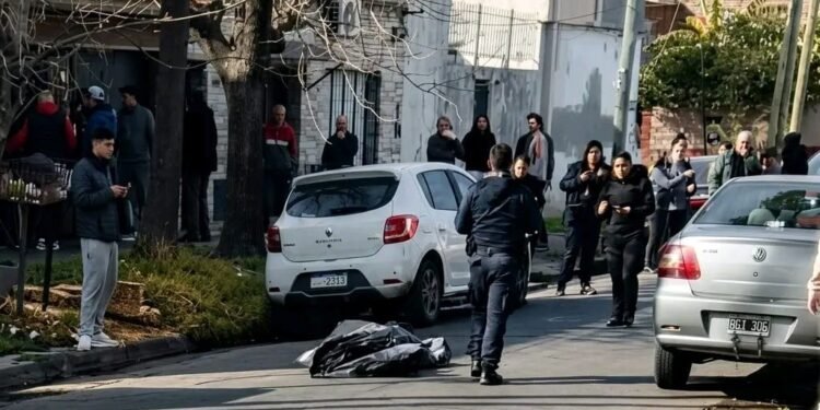Avellaneda: un policía retirado se enfrentó a motochorros y uno de los sospechosos murió.