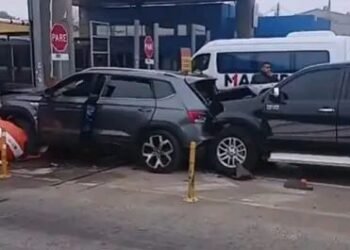 Tres vehículos chocaron en cadena en el peaje rumbo a Provincia: no hubo heridos de gravedad.