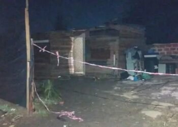 Asesinaron a tiros a un hombre de 32 años en una casilla de La Plata: buscan al presunto autor.