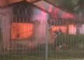 Una mujer murió y tres personas resultaron heridas tras un voraz incendio en una vivienda de Lomas de Zamora.