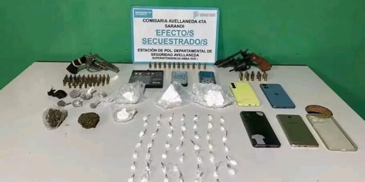 Desbaratan un búnker narco montado en una casa usurpada en Sarandí: dos detenidos.